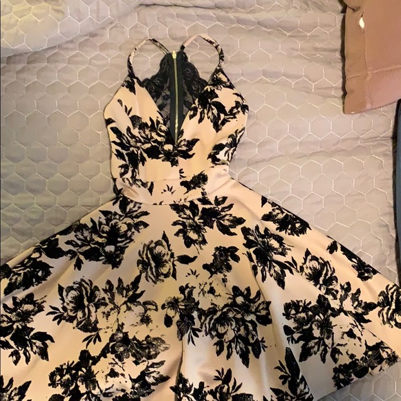 Windsor Dresses & Skirts - Teen dress size xs. Gold tone with black flowers.